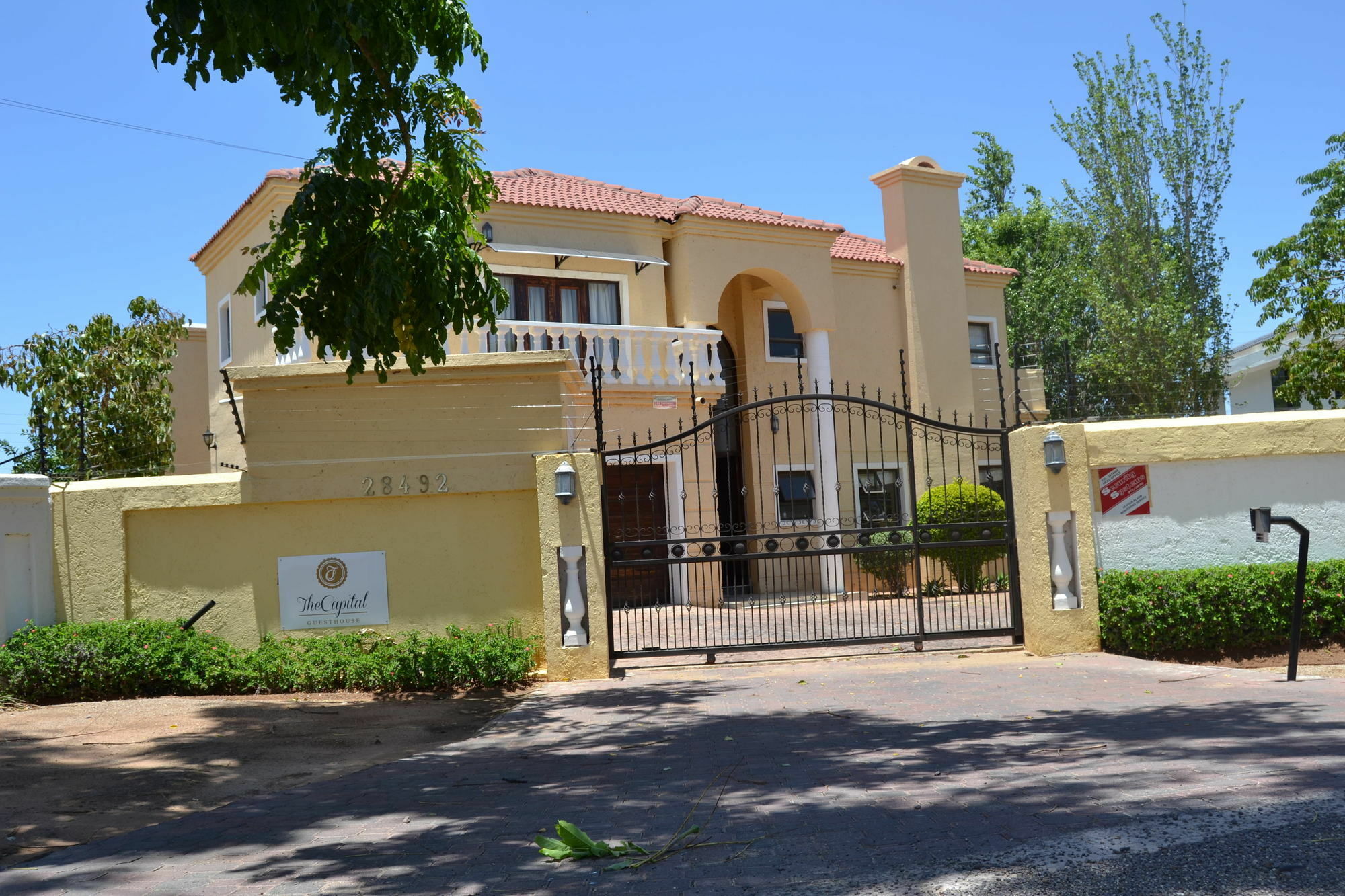 The Capital Guest House Gaborone Eksteriør billede